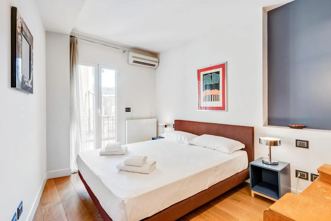 Piazza Santa Croce Design Apartment With Balcony Florenz